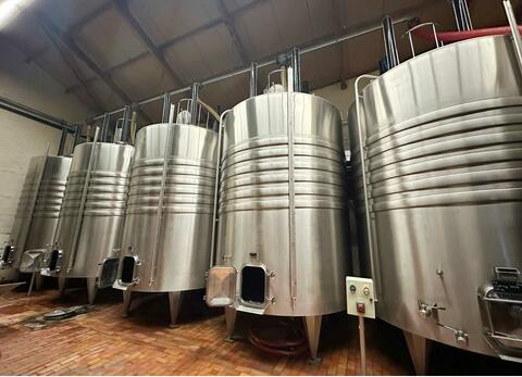 Cuve inox 304 thermor&eacute;gul&eacute; fond inclin&eacute; sur pieds 220 HL (22 200 litres) PIERRE GUERIN