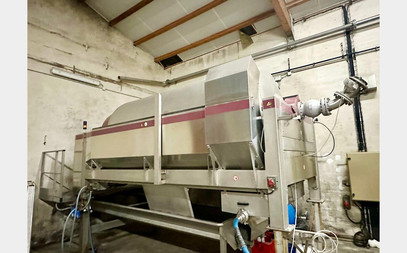 Pressoir pneumatique cage ferm&eacute;e 65 HL (6 500 litres) DIEMME