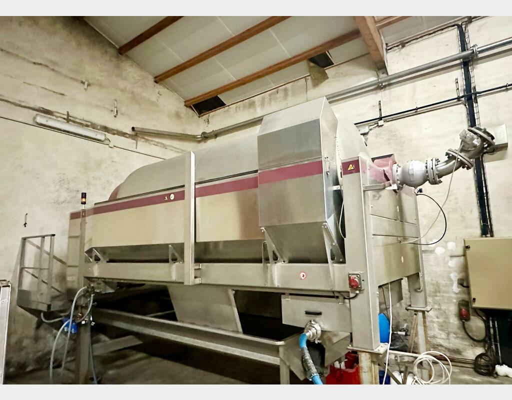 Pressoir pneumatique cage ferm&eacute;e 65 HL (6 500 litres) DIEMME