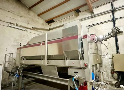 Pressoir pneumatique cage ferm&eacute;e 65 HL (6 500 litres) DIEMME