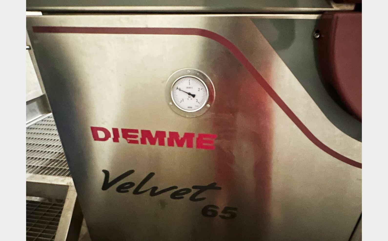 Pressoir pneumatique cage ferm&eacute;e 65 HL (6 500 litres) DIEMME