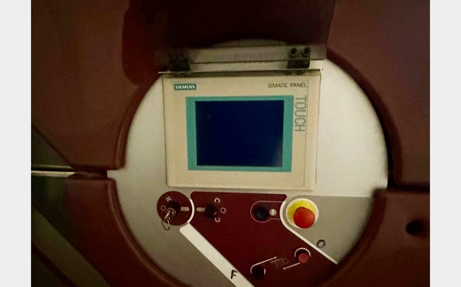 Pressoir pneumatique cage ferm&eacute;e 65 HL (6 500 litres) DIEMME