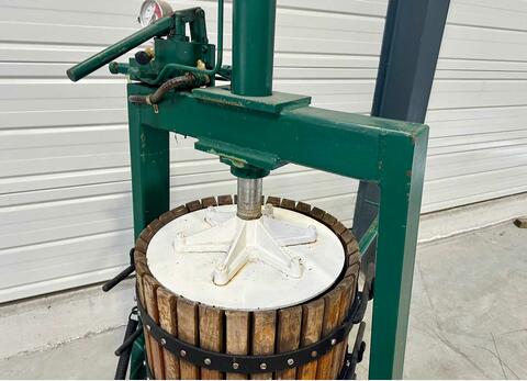 Pressoir vertical 3 HL (300litres)
