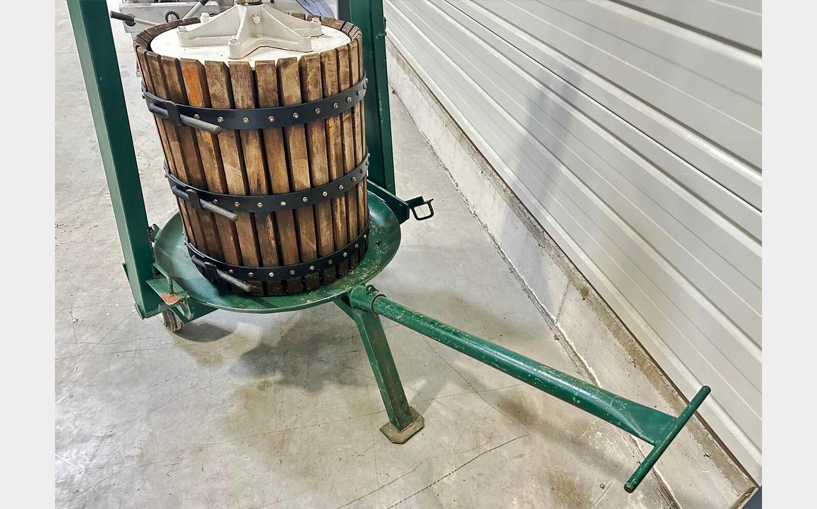 Pressoir vertical 3 HL (300litres)