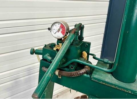 Manual vertical press 3 HL (300litres)