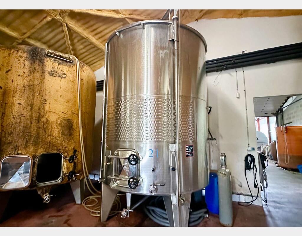 316 stainless steel tank with honeycomb floating lid 105 HL (10,500 litres)