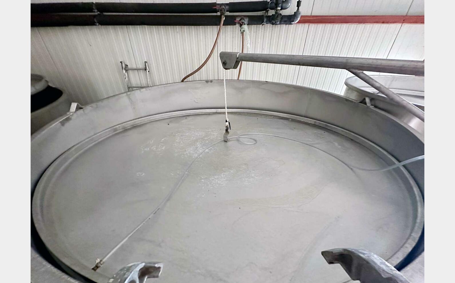 304 stainless steel tank with temperature-controlled floating lid 86 HL (8,600 litres) AGRIFOY