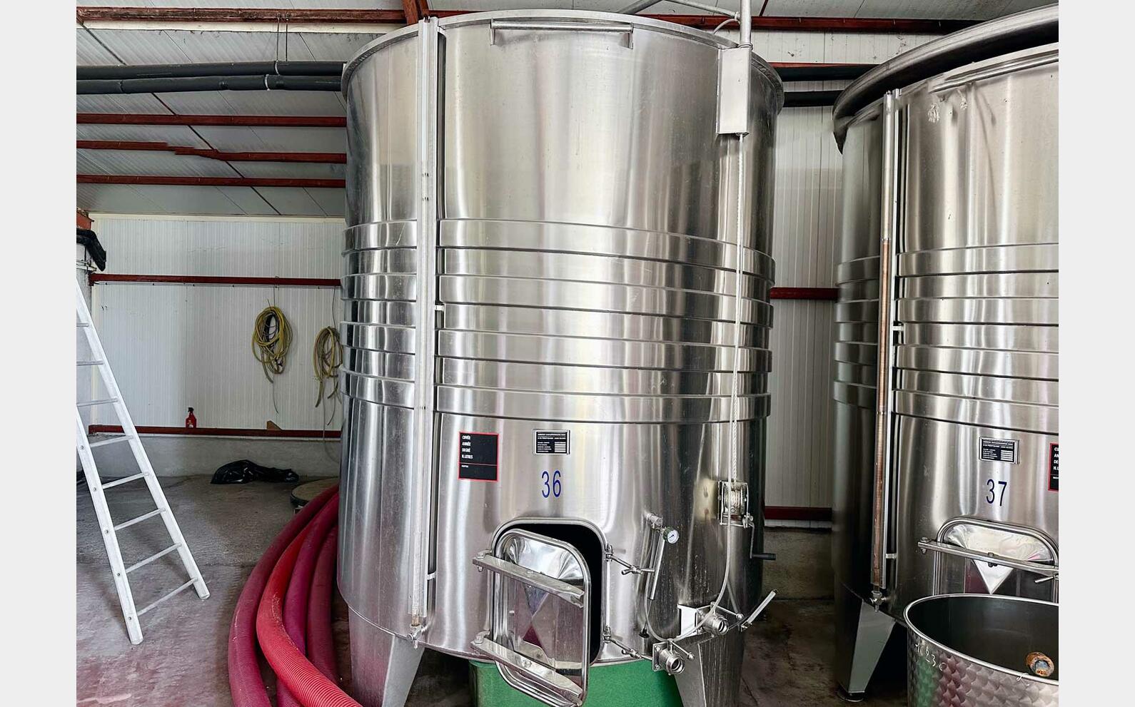 304 stainless steel tank with temperature-controlled floating lid 86 HL (8,600 litres) AGRIFOY
