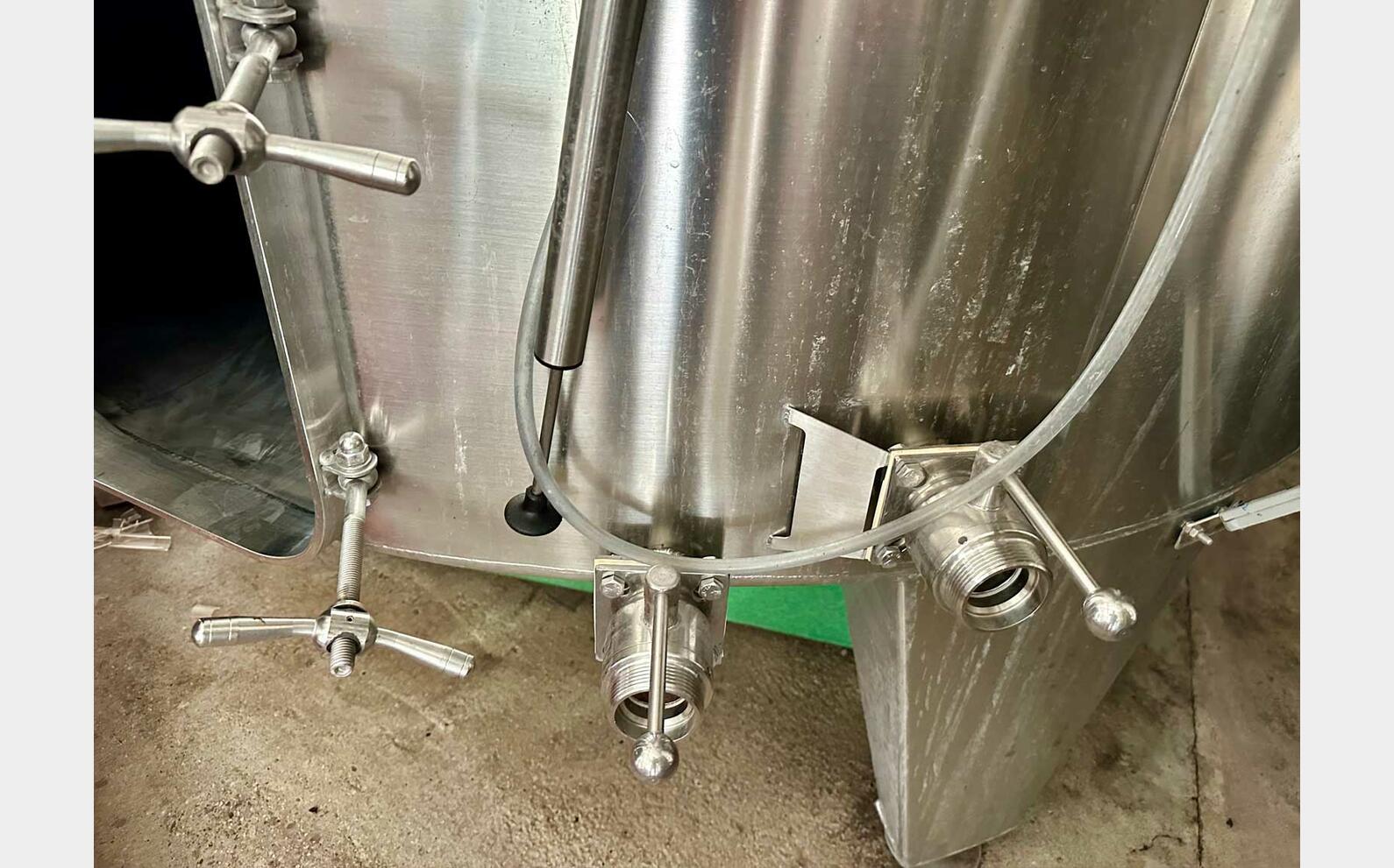 304 stainless steel tank with temperature-controlled floating lid 86 HL (8,600 litres) AGRIFOY