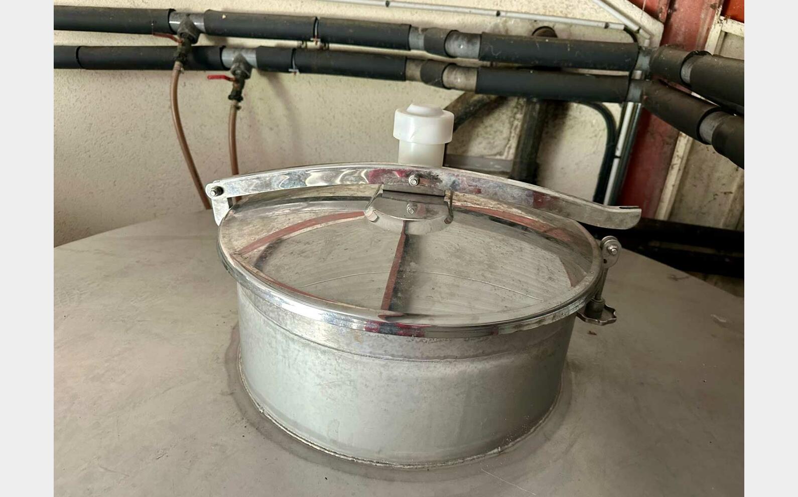 Cuve inox 304 thermor&eacute;gul&eacute; sur pieds 86 HL (8 600 litres) AGRIFOY