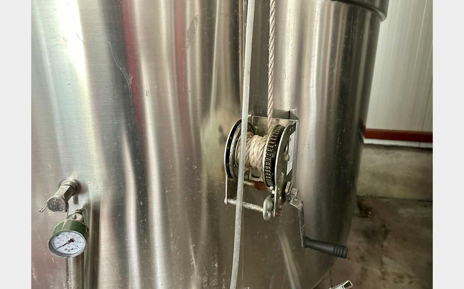 304 stainless steel tank with temperature-controlled floating lid 86 HL (8,600 litres) AGRIFOY