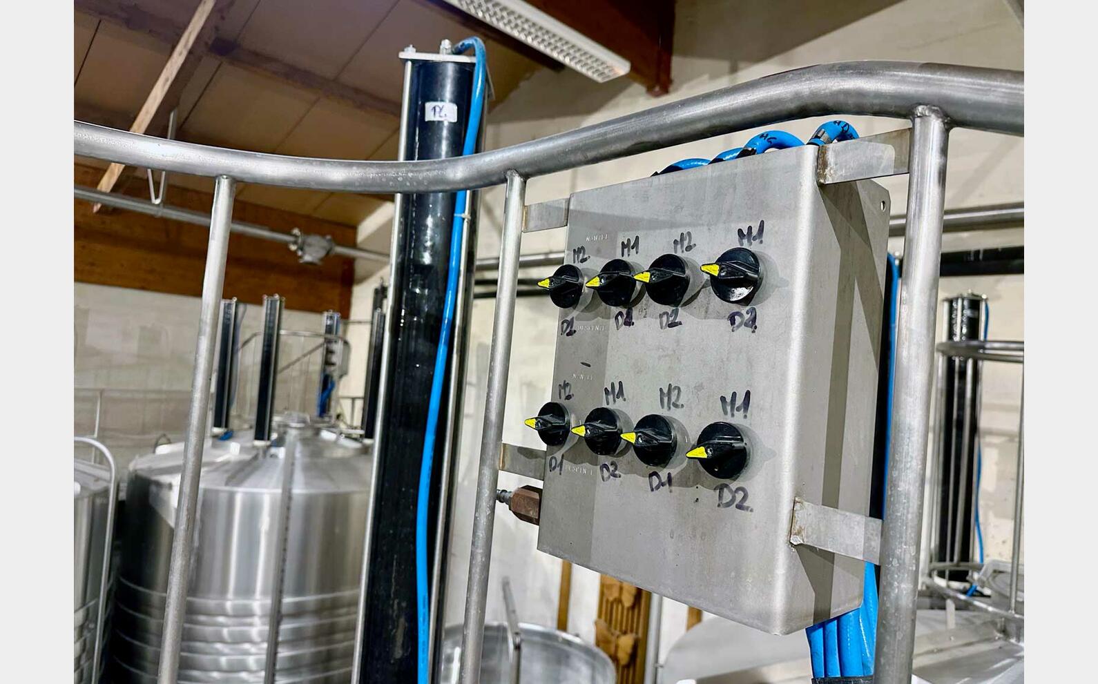 Temperature-controlled 304 stainless steel tank with sloping base 220 HL (22,200 litres) PIERRE GUERIN