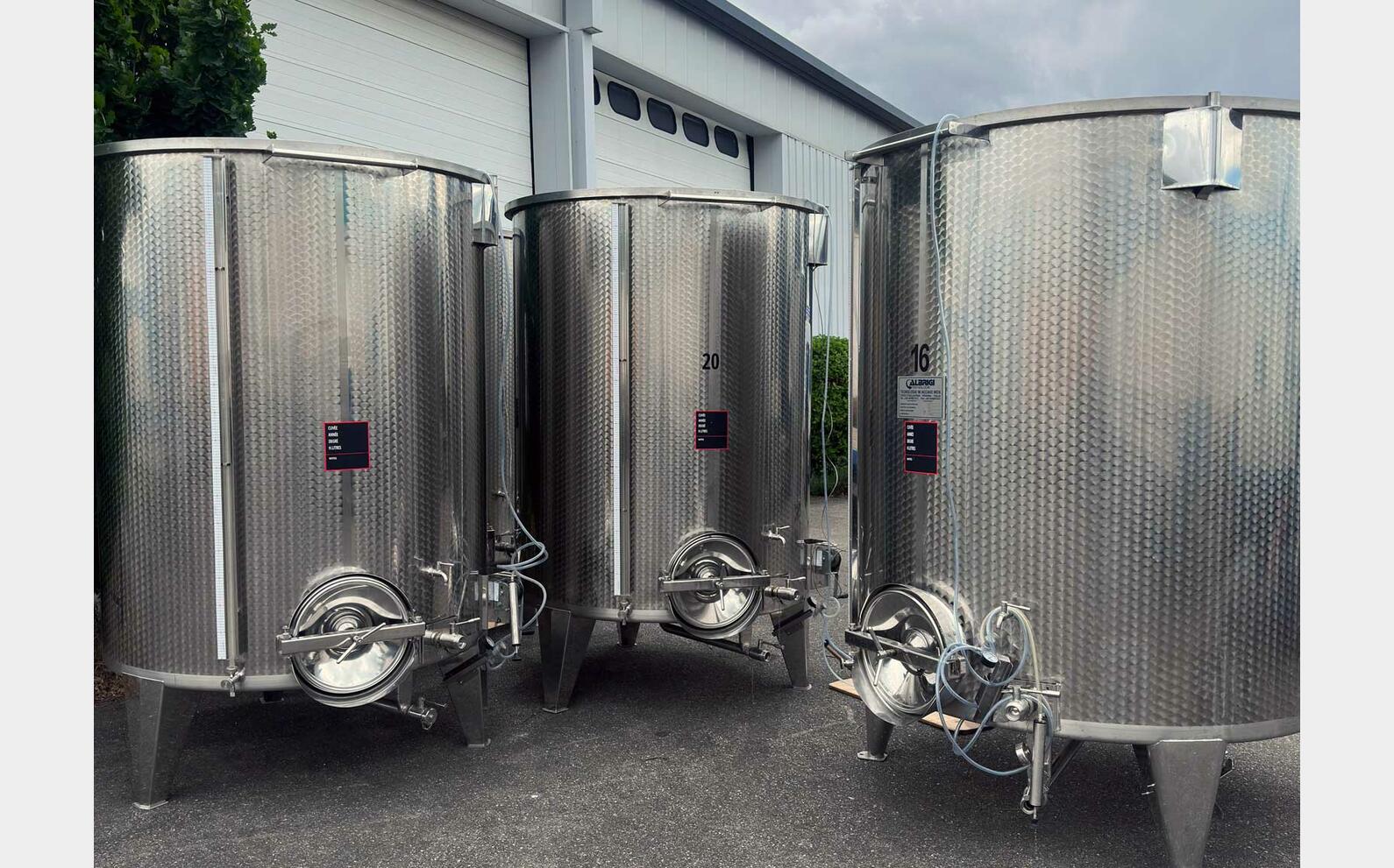 304 stainless steel tank with floating lid 50 HL (5,000 litres) ALBRIGI