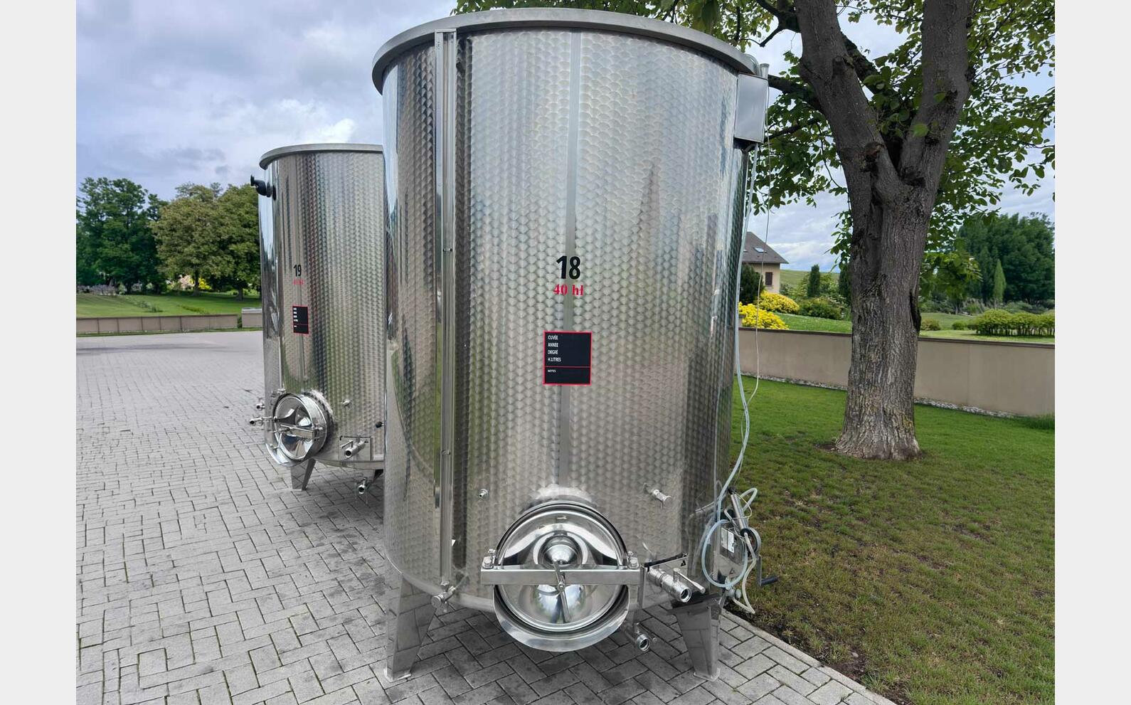 304 stainless steel tank with floating lid 40 HL (4,000 litres) ALBRIGI
