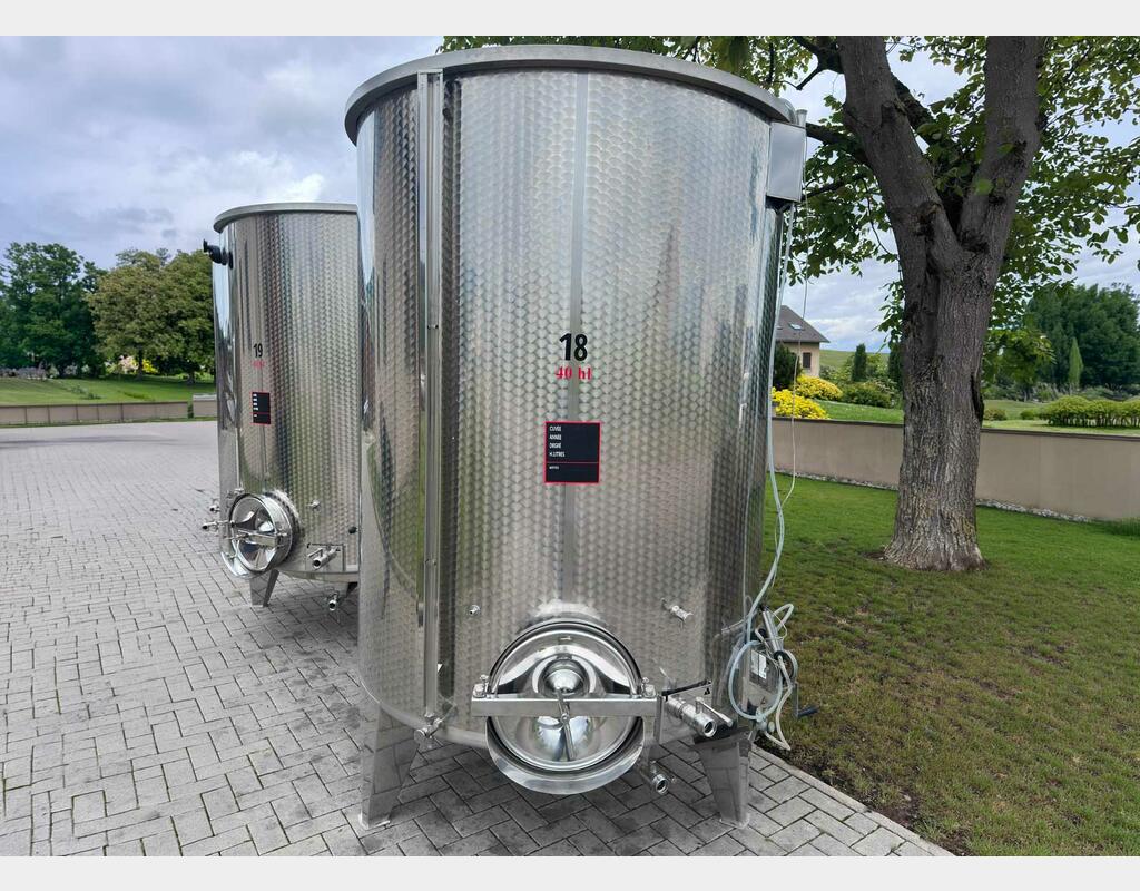 304 stainless steel tank with floating lid 40 HL (4,000 litres) ALBRIGI