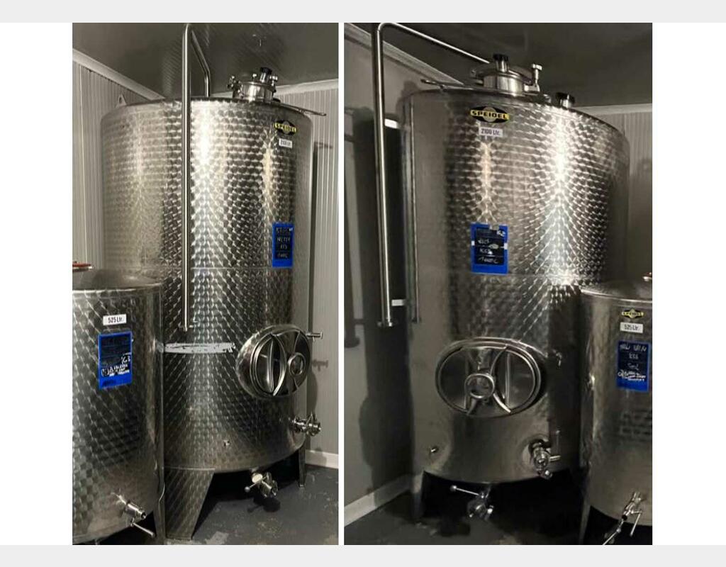 304 stainless steel tank on legs 21 HL (2,100 litres) SPEIDEL