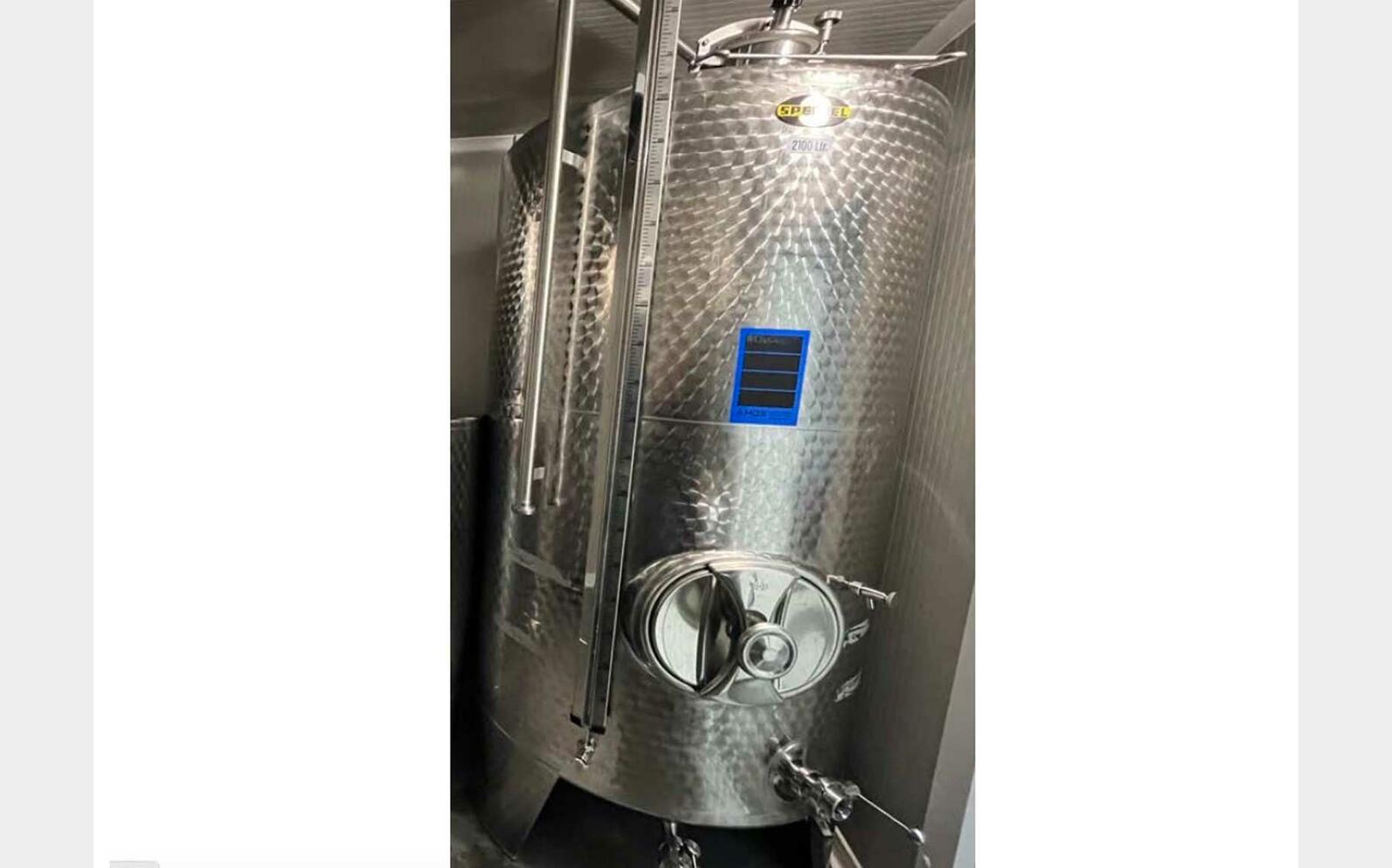 304 stainless steel tank on legs 21 HL (2,100 litres) SPEIDEL