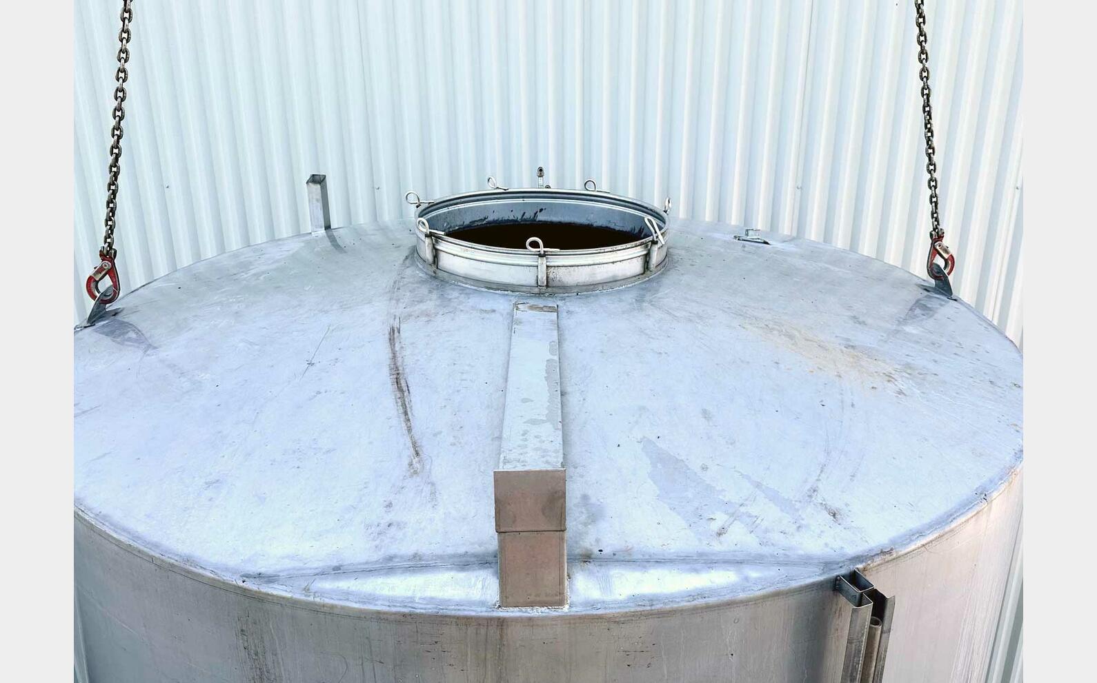 Cuve inox 304 fond inclin&eacute; sur jupe 150 HL (15 000 litres)