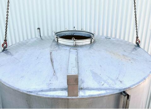 304 stainless steel tank with sloping base and skirt 150 HL (15,000 litres)