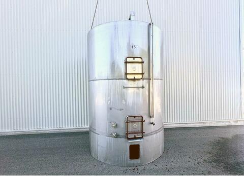 304 stainless steel tank with sloping base and skirt 150 HL (15,000 litres)