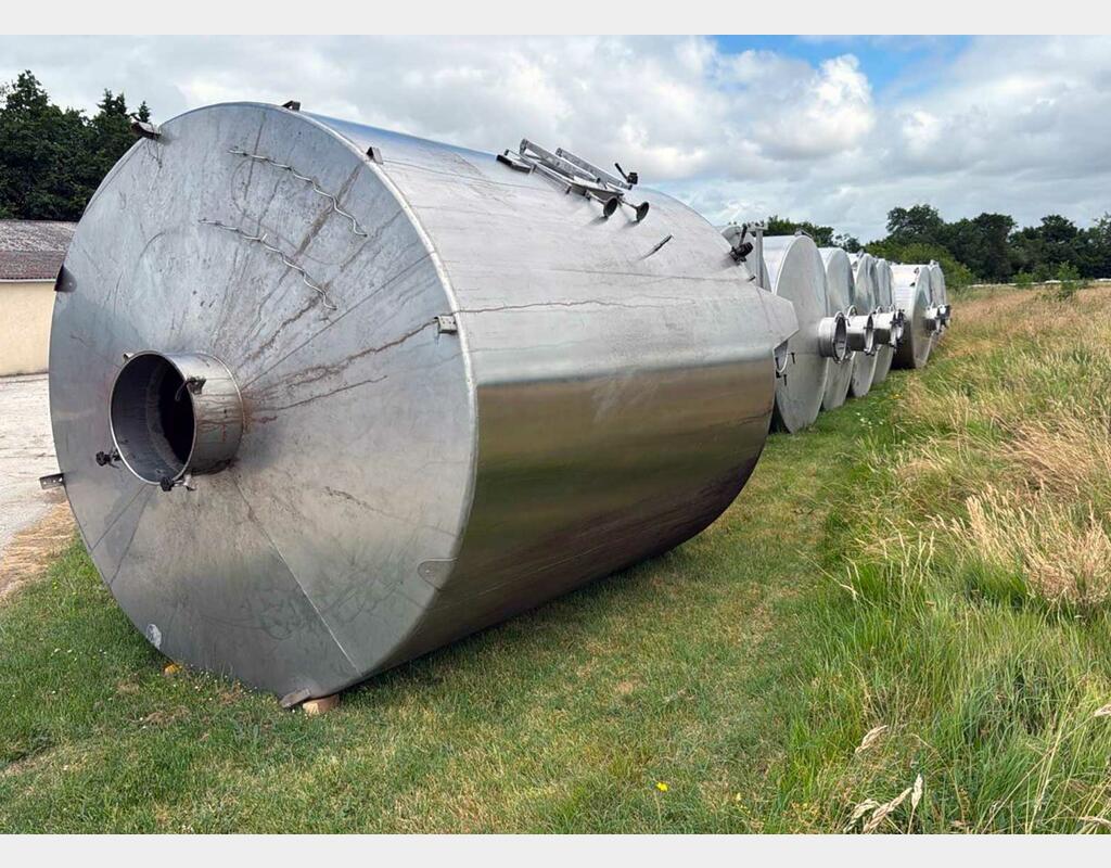 Stainless steel tank - Conical base on legs 155 hl (15,500 litres) RURALINOX