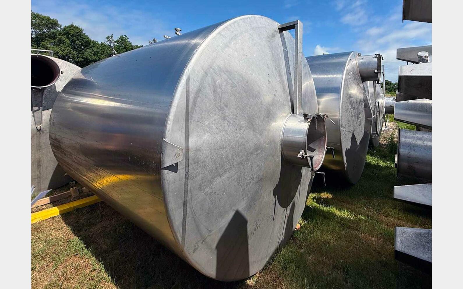 Stainless steel tank - Conical base on legs 155 hl (15,500 litres) RURALINOX