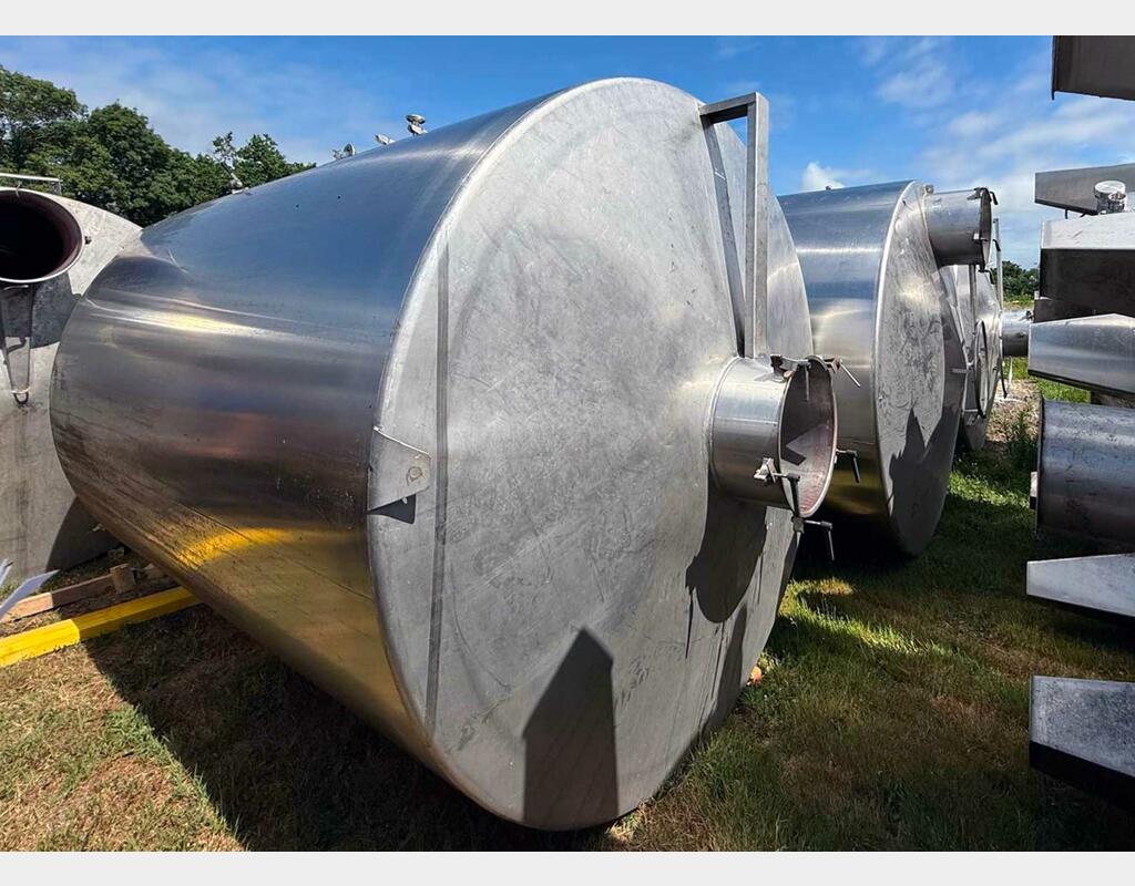 Stainless steel tank - Conical base on legs 155 hl (15,500 litres) RURALINOX