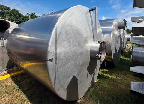 Stainless steel tank - Conical base on legs 155 hl (15,500 litres) RURALINOX