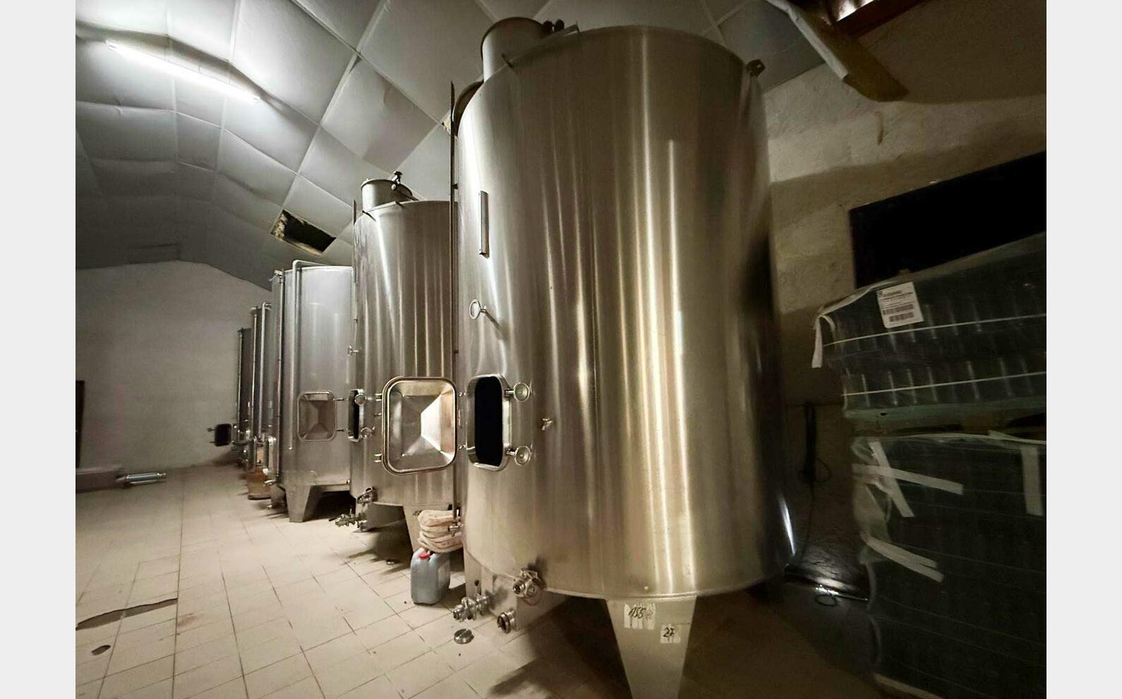 Stainless steel tank - Sloping base on legs 155 hl (15,500 litres) LEJEUNE
