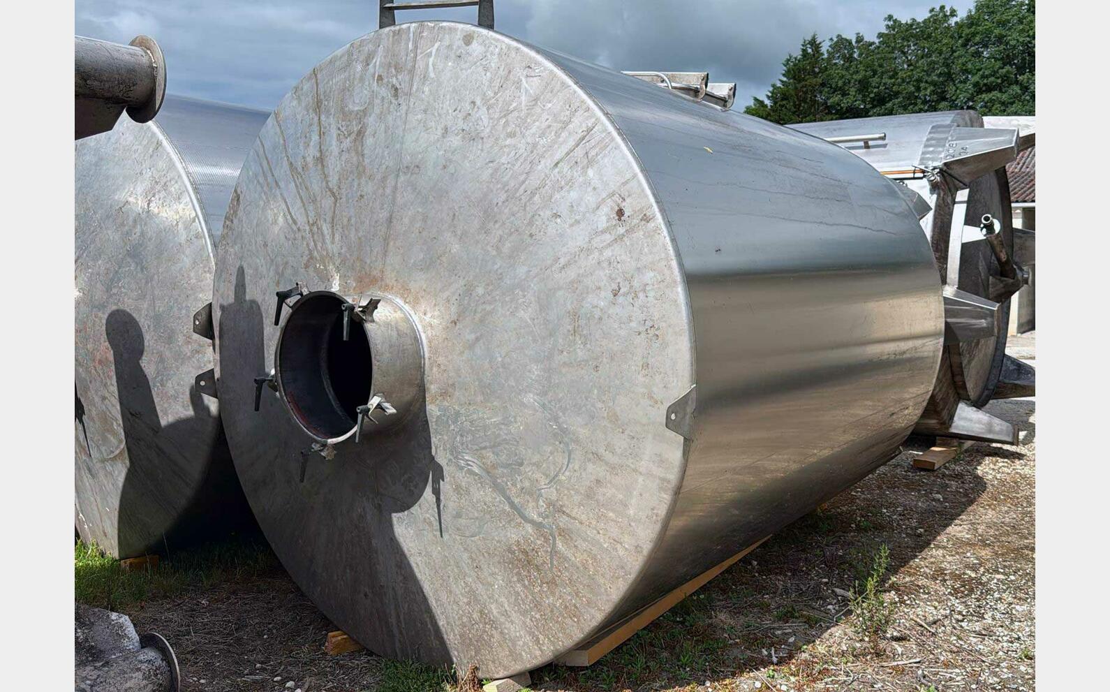 Stainless steel tank - Conical bottom with manhole 155 hl (15,500 litres) RURALINOX