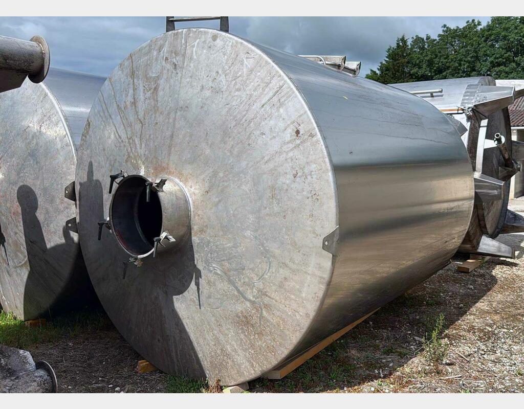 Stainless steel tank - Conical bottom with manhole 155 hl (15,500 litres) RURALINOX