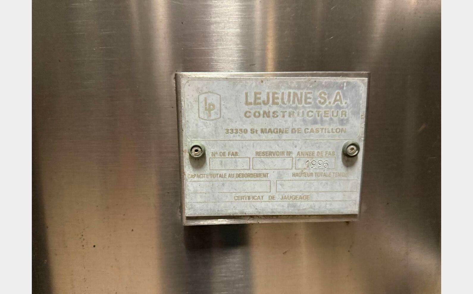 Stainless steel tank - Sloping base on legs 155 hl (15,500 litres) LEJEUNE