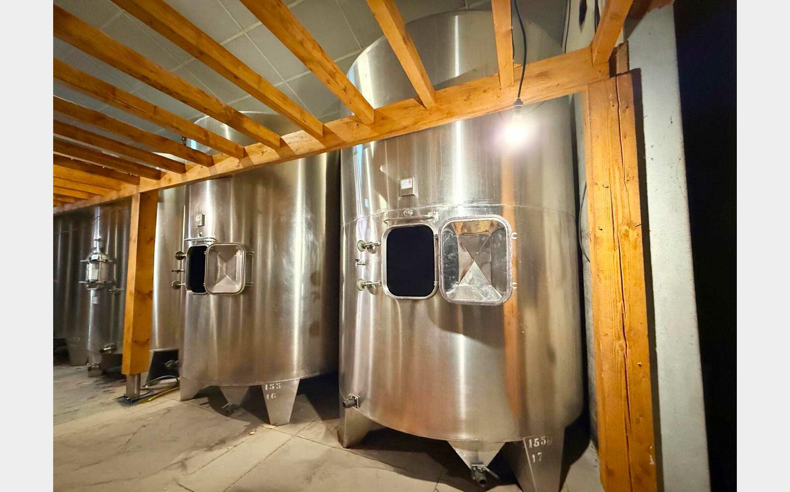 Stainless steel tank - Conical base on legs 155 hl (15,500 litres) RURALINOX
