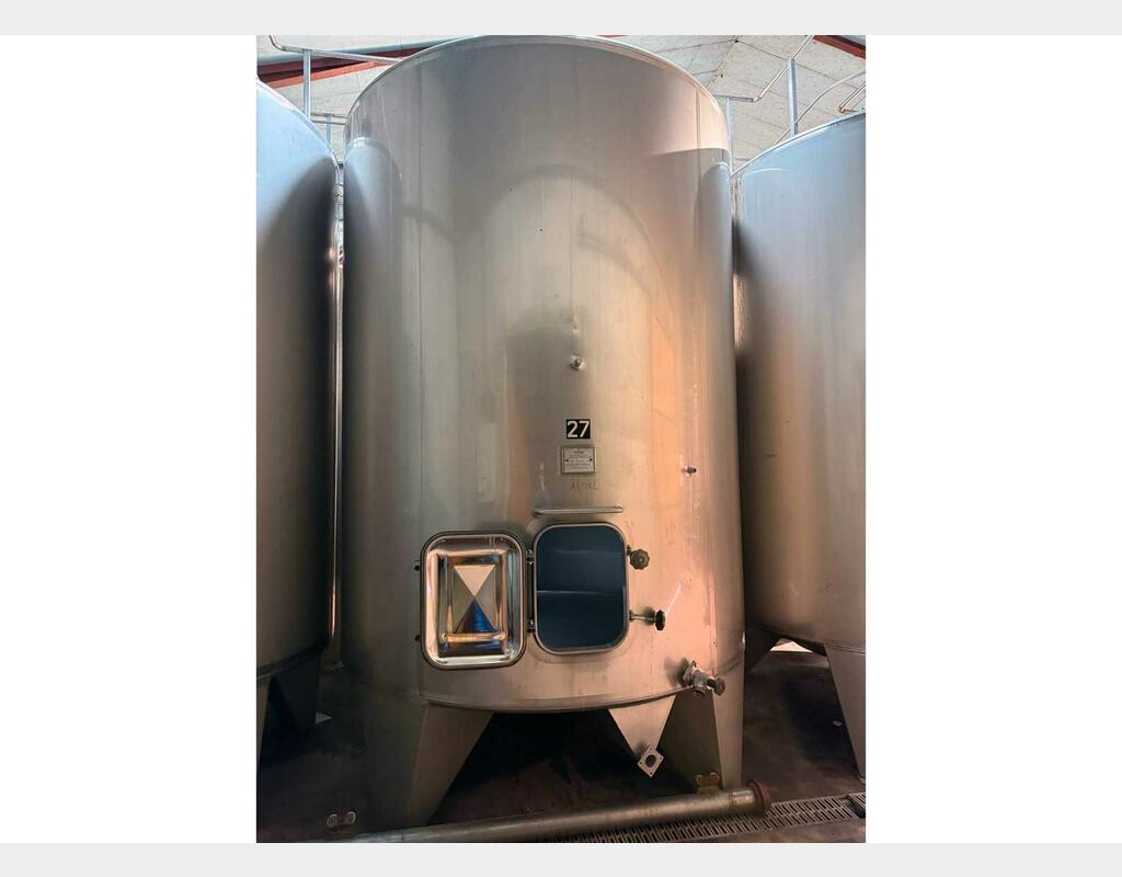 Temperature-controlled 304 stainless steel tank on legs 155 HL (15,500 litres) RURALINOX