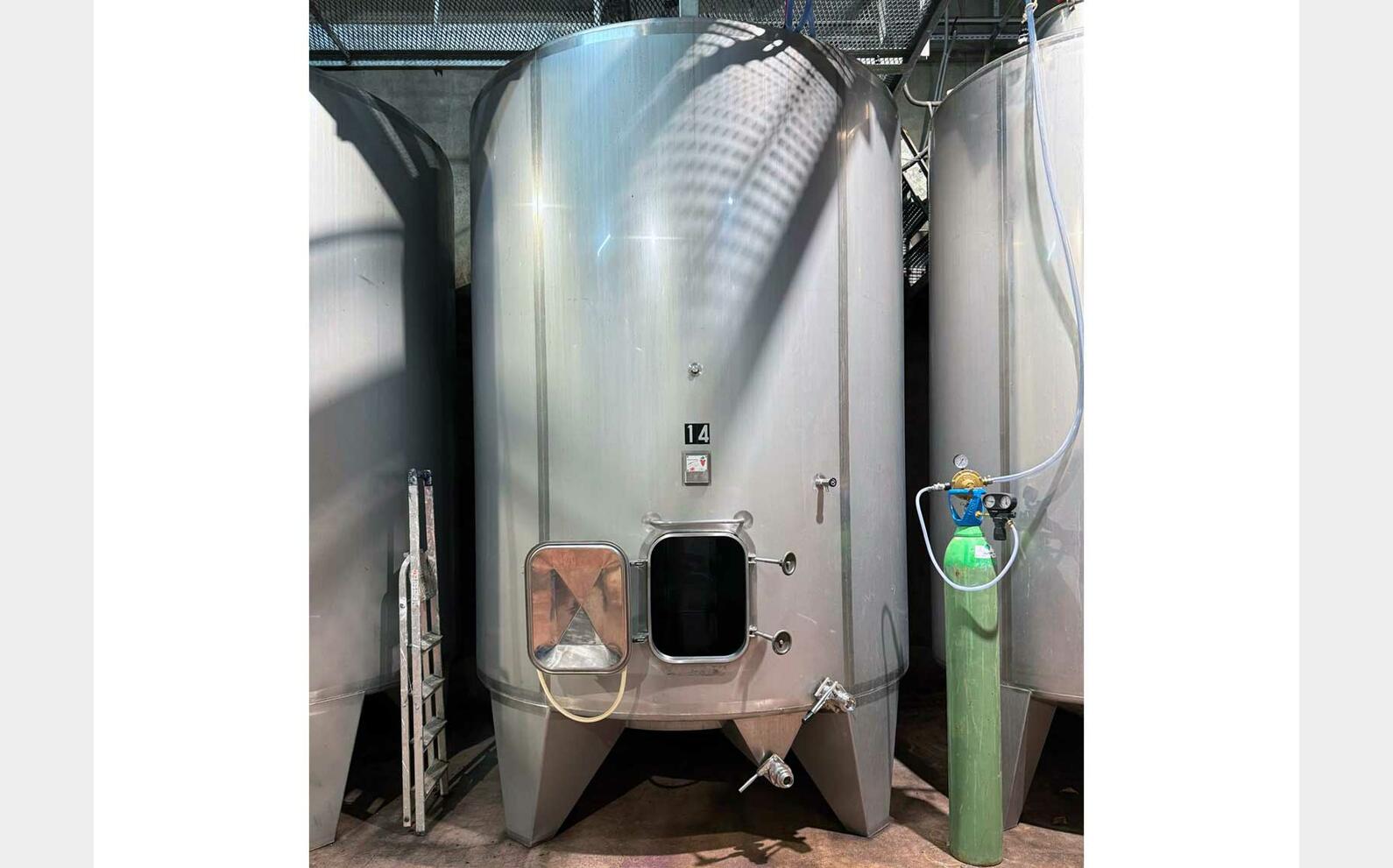 Cuve inox 304 fond conique sur pieds 155 HL (15 500 litres) MANGEARD