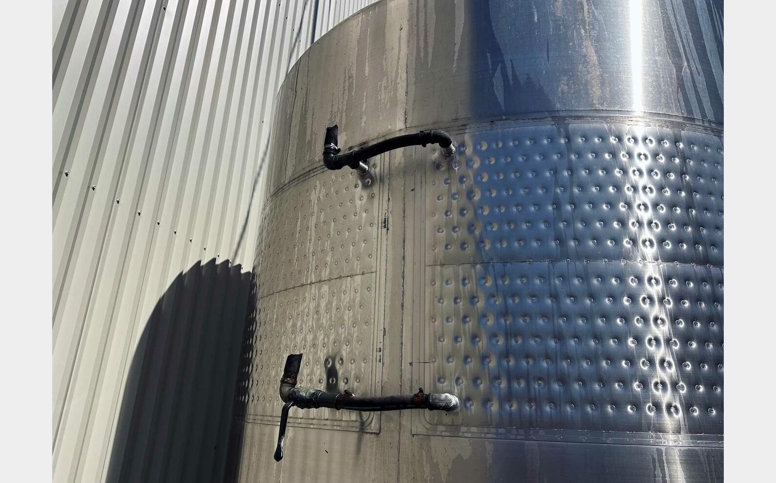 316 stainless steel tank with honeycomb temperature control 105 HL (10,500 litres)