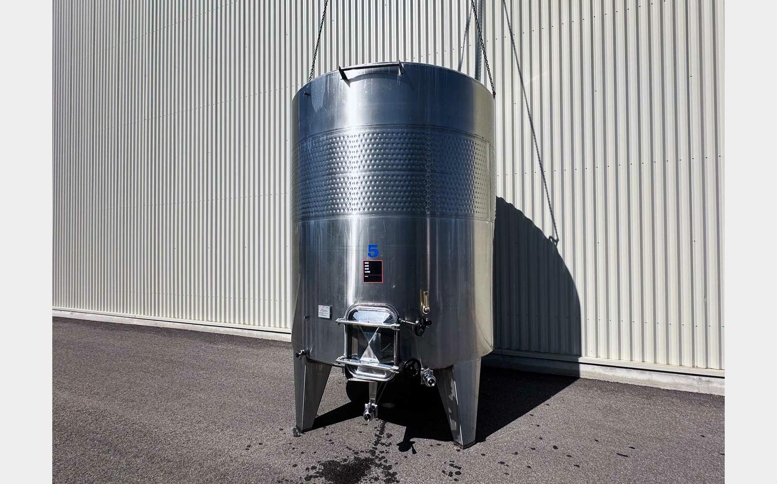 316 stainless steel tank with honeycomb temperature control 105 HL (10,500 litres)