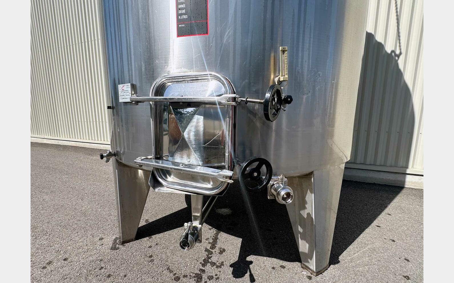 316 stainless steel tank with honeycomb temperature control 105 HL (10,500 litres)