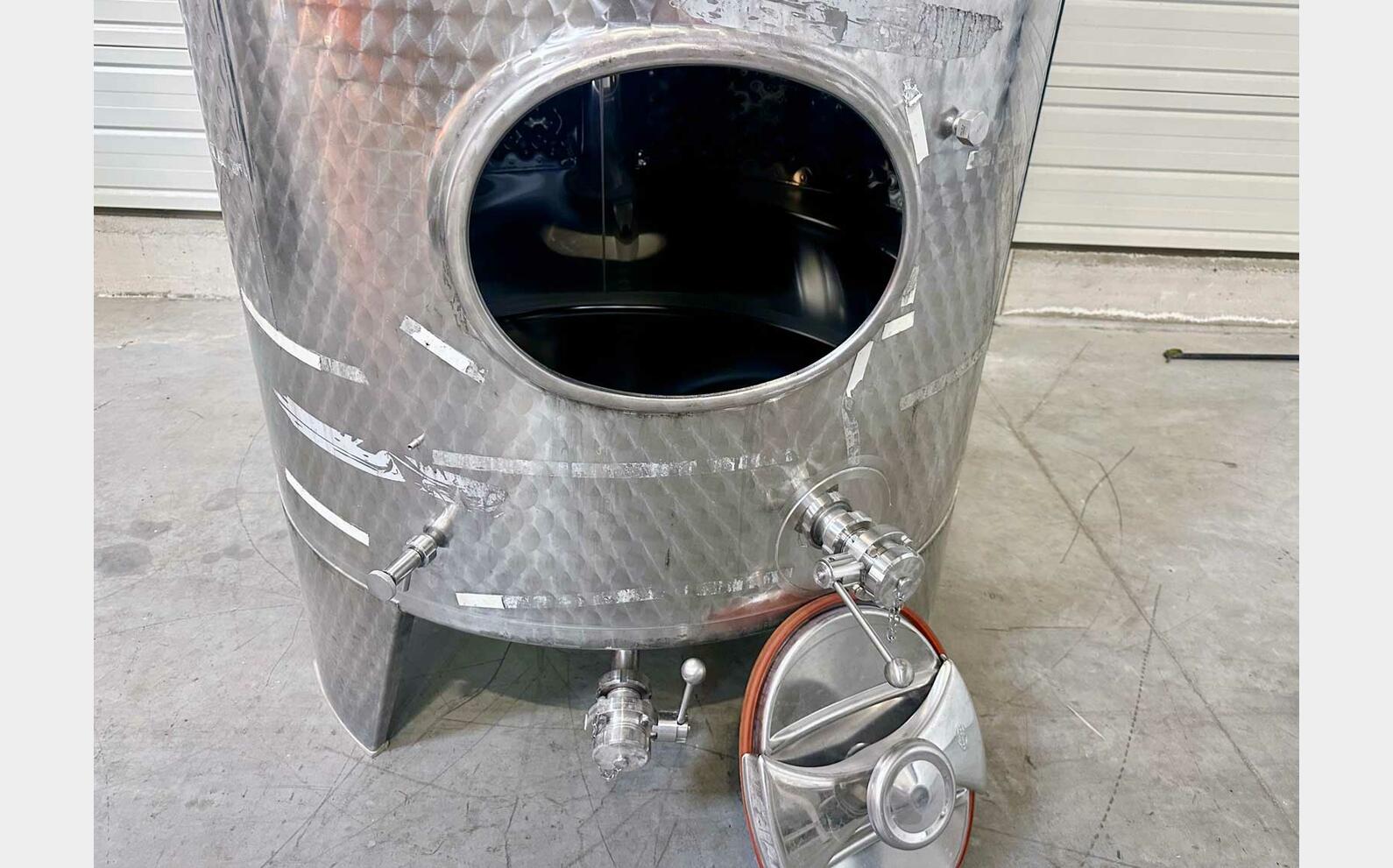 Cuve inox 304 thermor&eacute;gul&eacute;e sur pieds 25 HL (2 500 litres) SPEIDEL