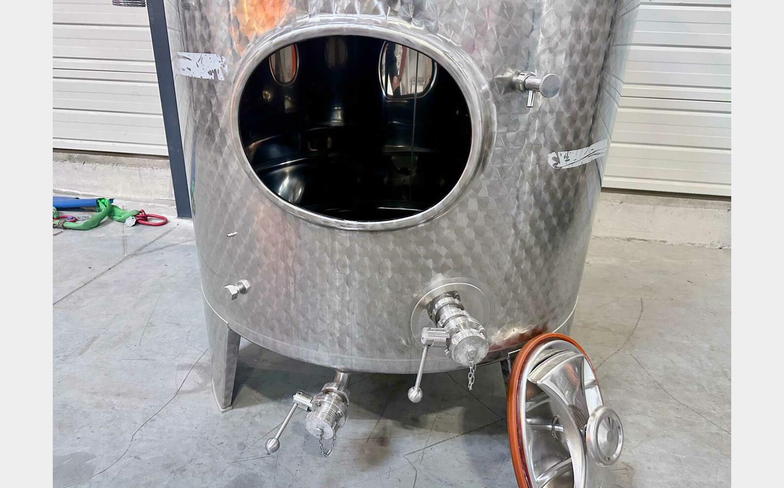 Cuve inox 304 sur pieds 21 HL (2 100 litres) SPEIDEL