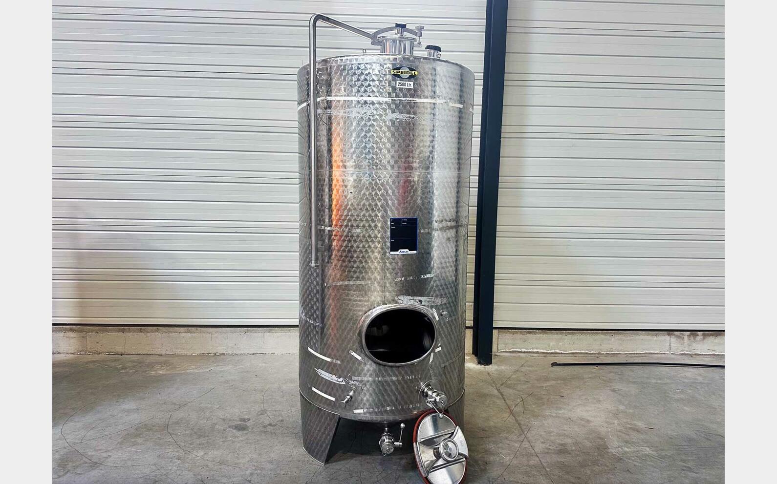 Cuve inox 304 thermor&eacute;gul&eacute;e sur pieds 25 HL (2 500 litres) SPEIDEL