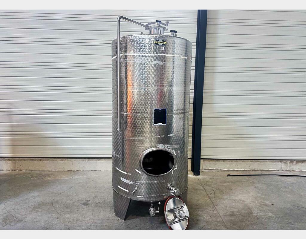Cuve inox 304 thermor&eacute;gul&eacute;e sur pieds 25 HL (2 500 litres) SPEIDEL