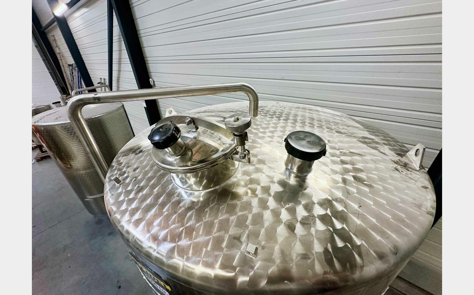 Temperature-controlled 304 stainless steel tank on legs 25 HL (2,500 litres) SPEIDEL