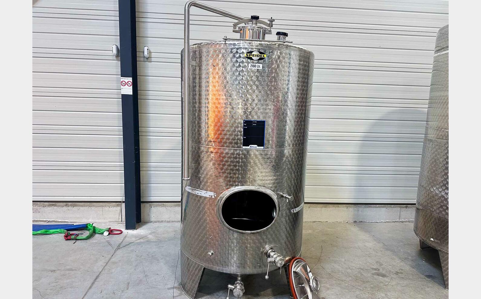 304 stainless steel tank on legs 21 HL (2,100 litres) SPEIDEL