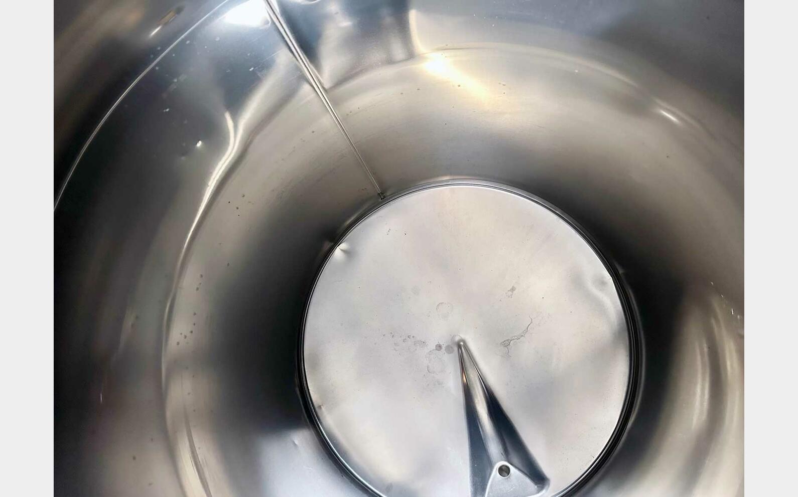 304 stainless steel tank with conical base on legs 6.25 HL (625 litres) SPEIDEL