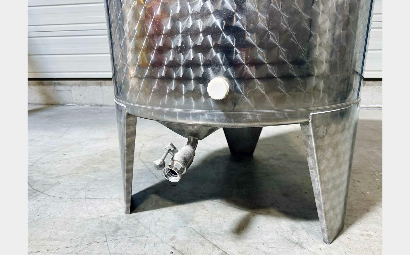 304 stainless steel tank with conical base on legs 6.25 HL (625 litres) SPEIDEL
