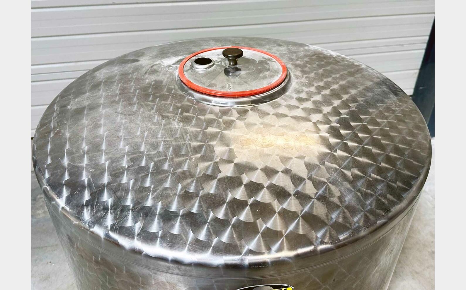 304 stainless steel tank with conical base on legs 6.25 HL (625 litres) SPEIDEL