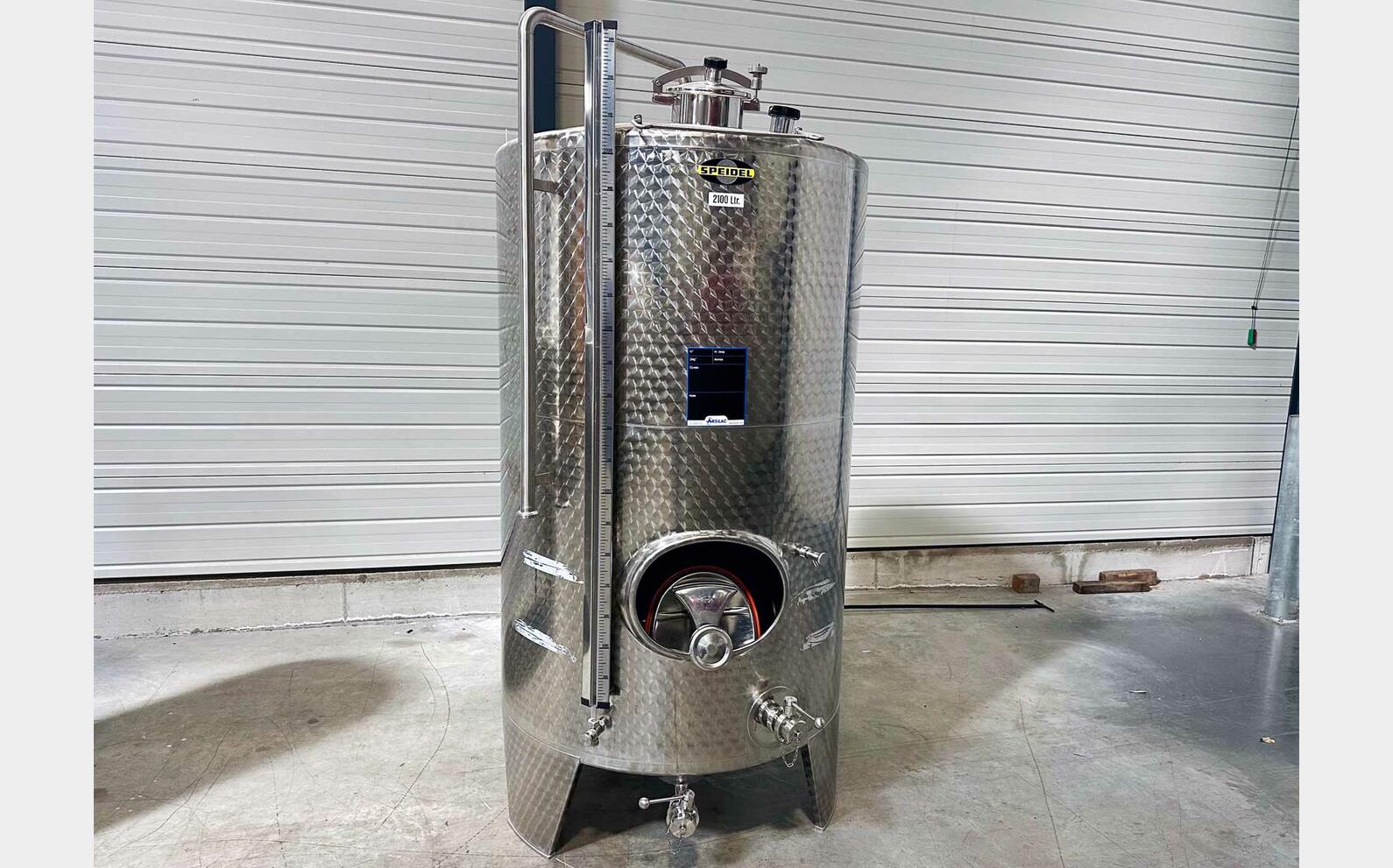 304 stainless steel tank on legs 21 HL (2,100 litres) SPEIDEL