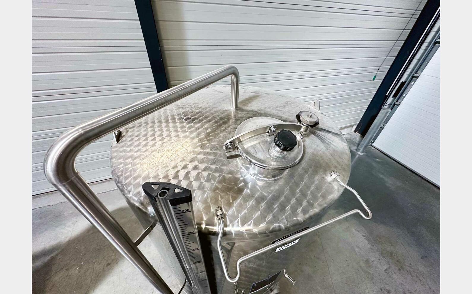 Cuve inox 304 sur pieds 21 HL (2 100 litres) SPEIDEL