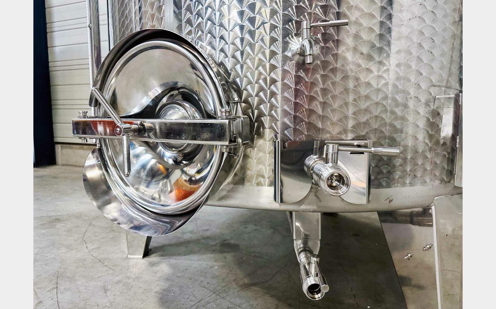 304 stainless steel tank with floating lid 40 HL (4,000 litres) ALBRIGI